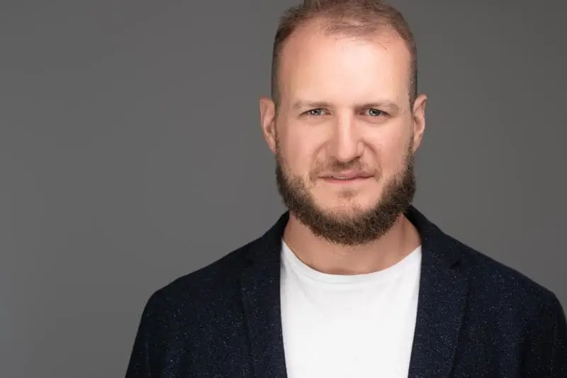 Corporate headshot Sydney, man in blazer