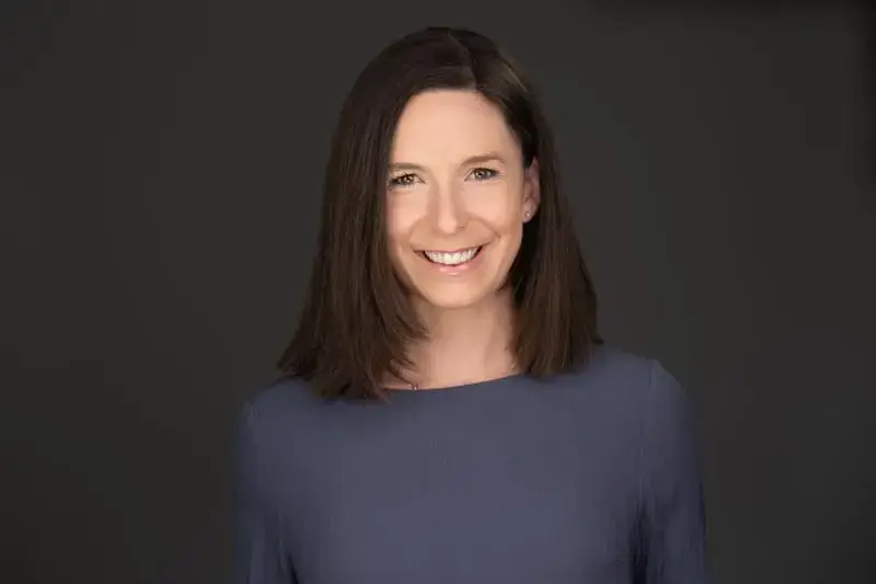 Professional headshot Sydney, woman in grey top