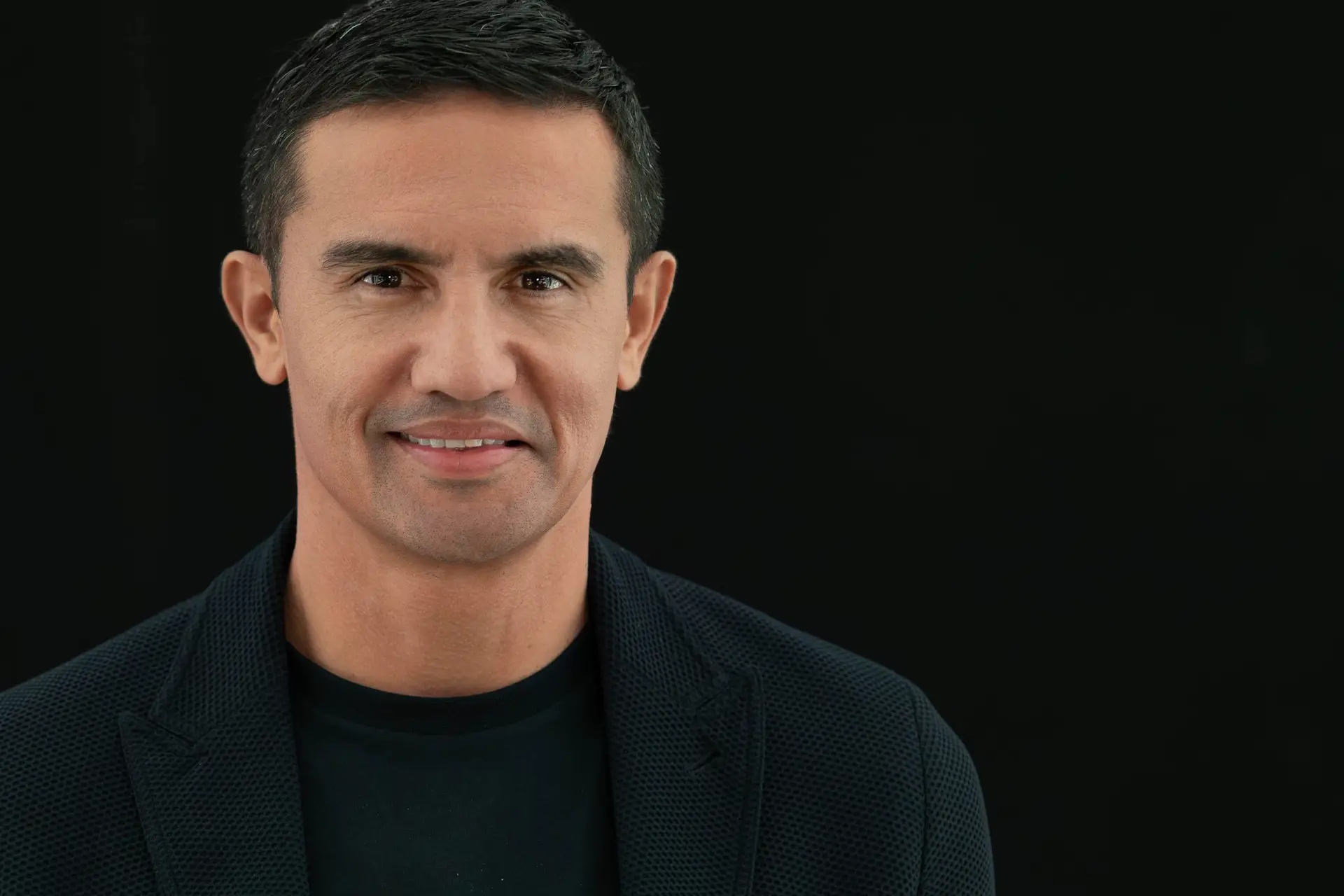 Headshot photography Sydney, smiling man on dark background